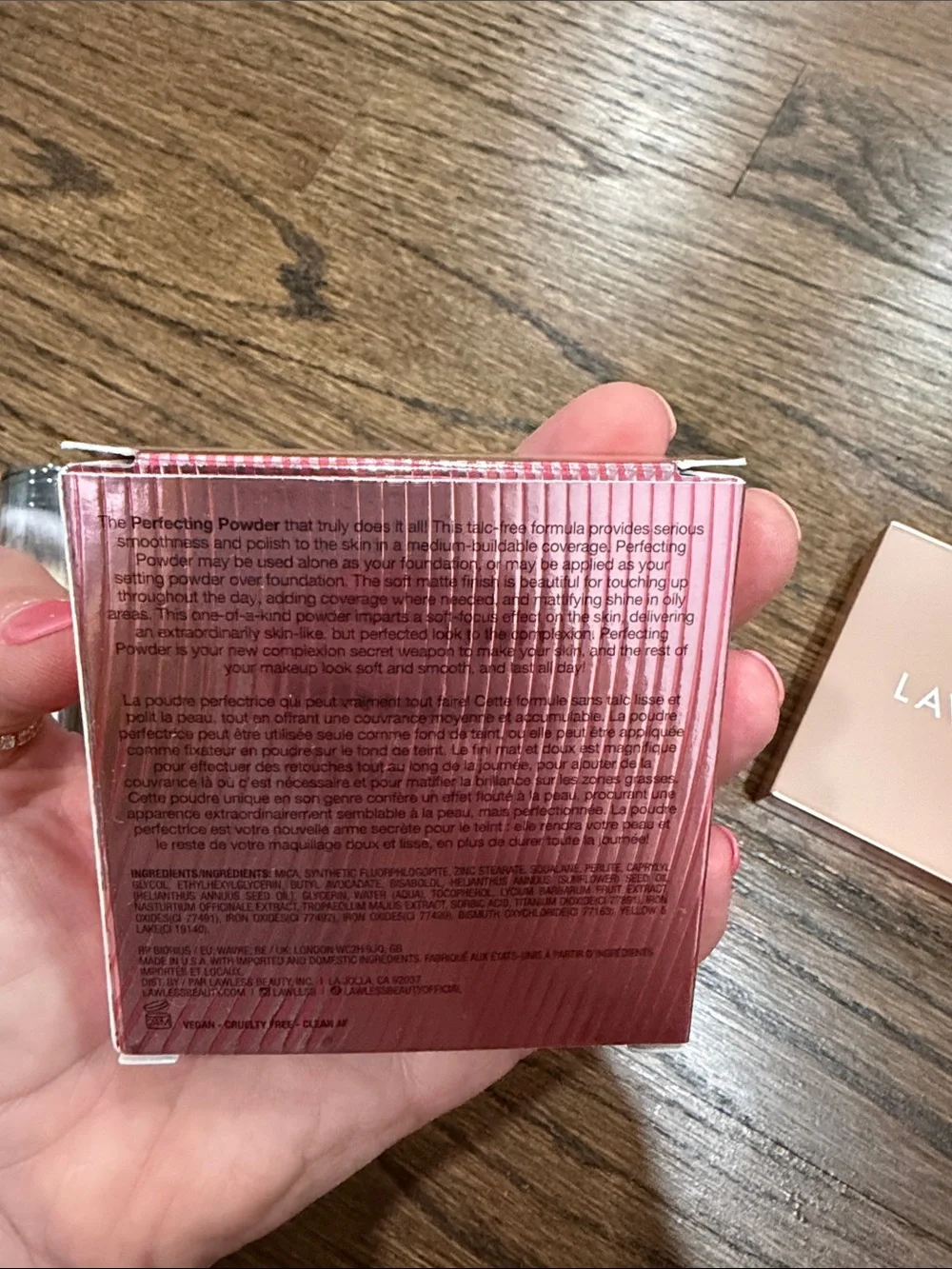 Lawless skin-smoothing powder & It Cosmetics Heavenly Luxe brush